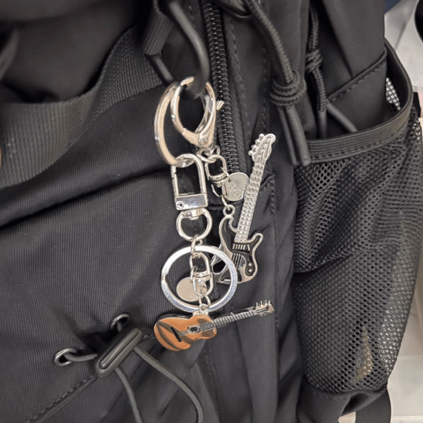 Music Lover's Guitar Metal Keychain - Durable & Stylish Accessory!