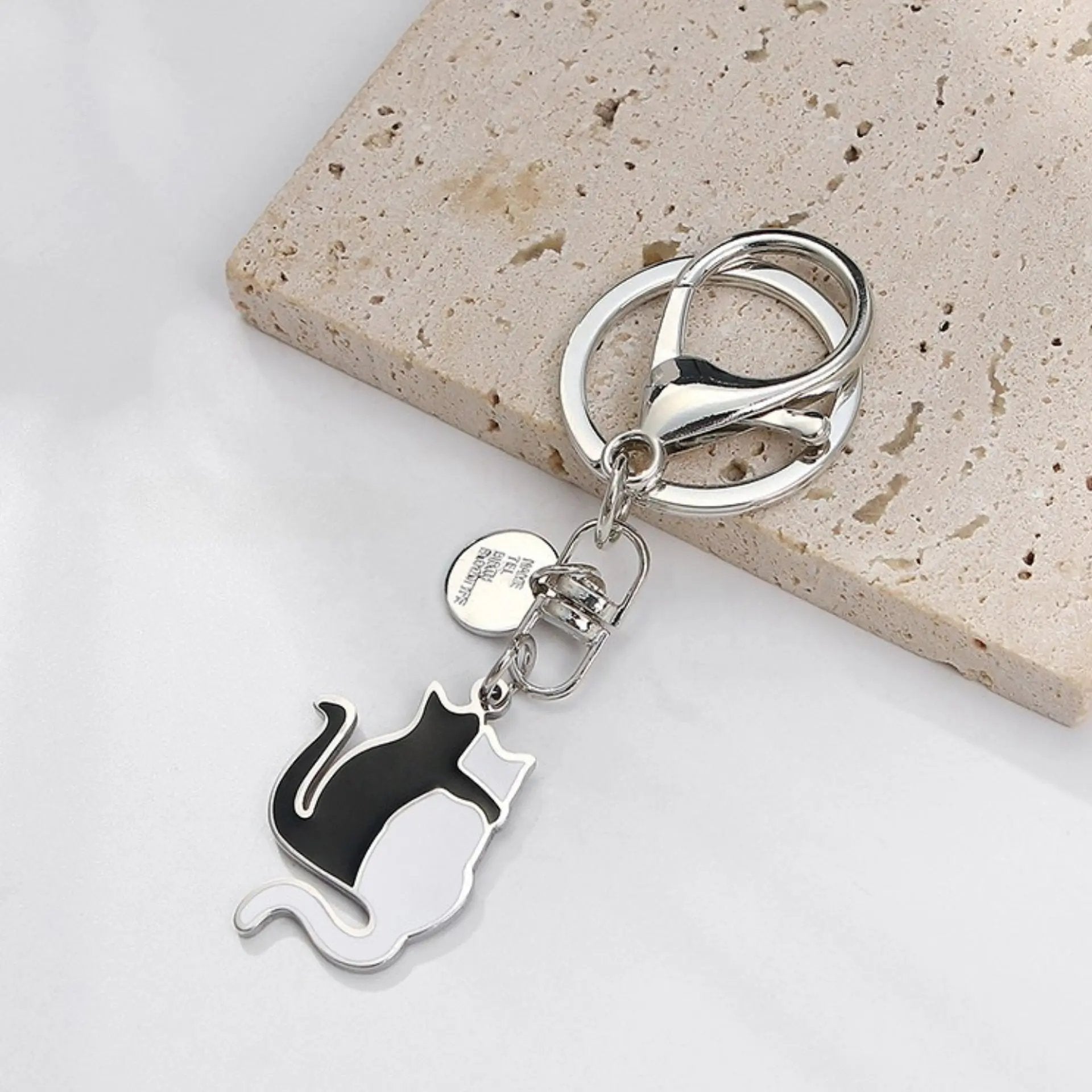 Buddy Cat Metal Keychain: Your Feline Friend on the Go!