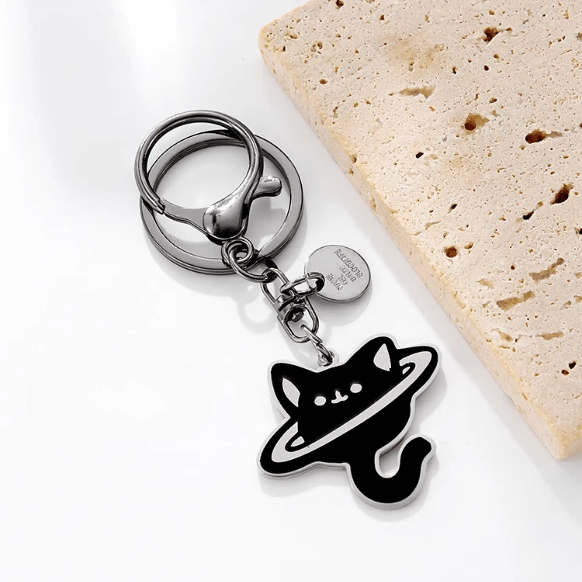 Handmade Planet Cat Metal Keychain: Celestial style on-the-go!