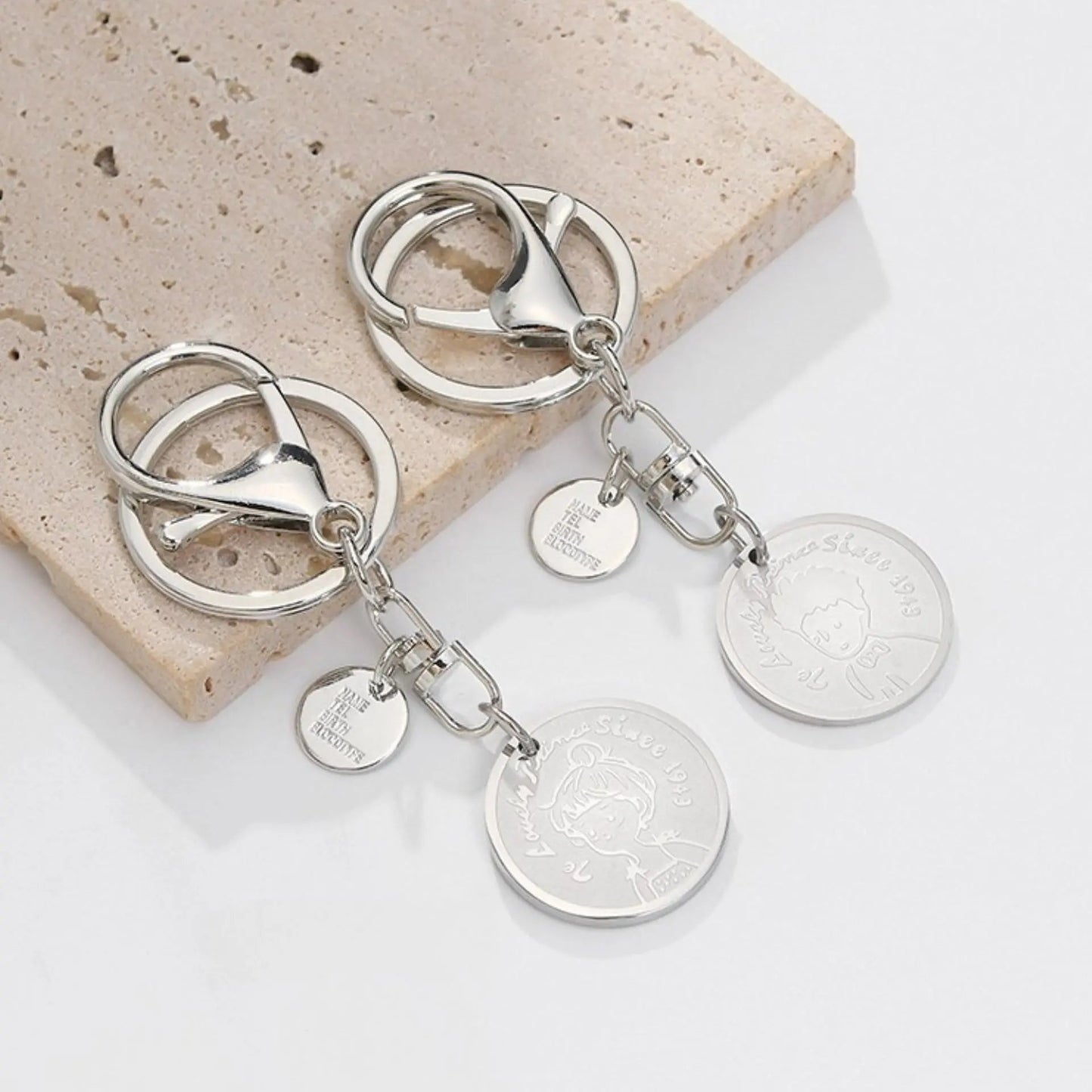 Handmade Prince & Princess Metal Keychain: A Romantic Touch for Your Keys