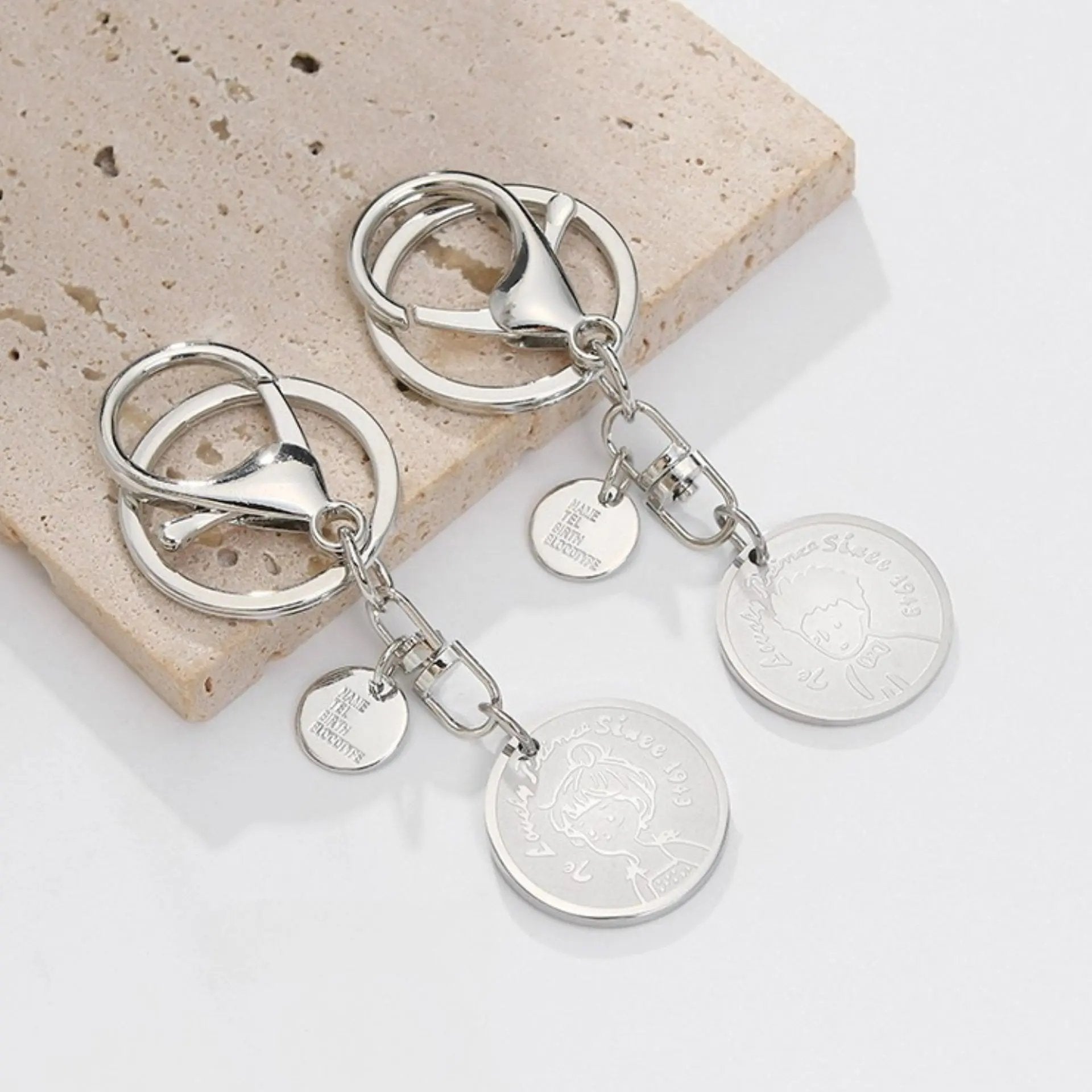 Handmade Prince & Princess Metal Keychain: A Romantic Touch for Your Keys