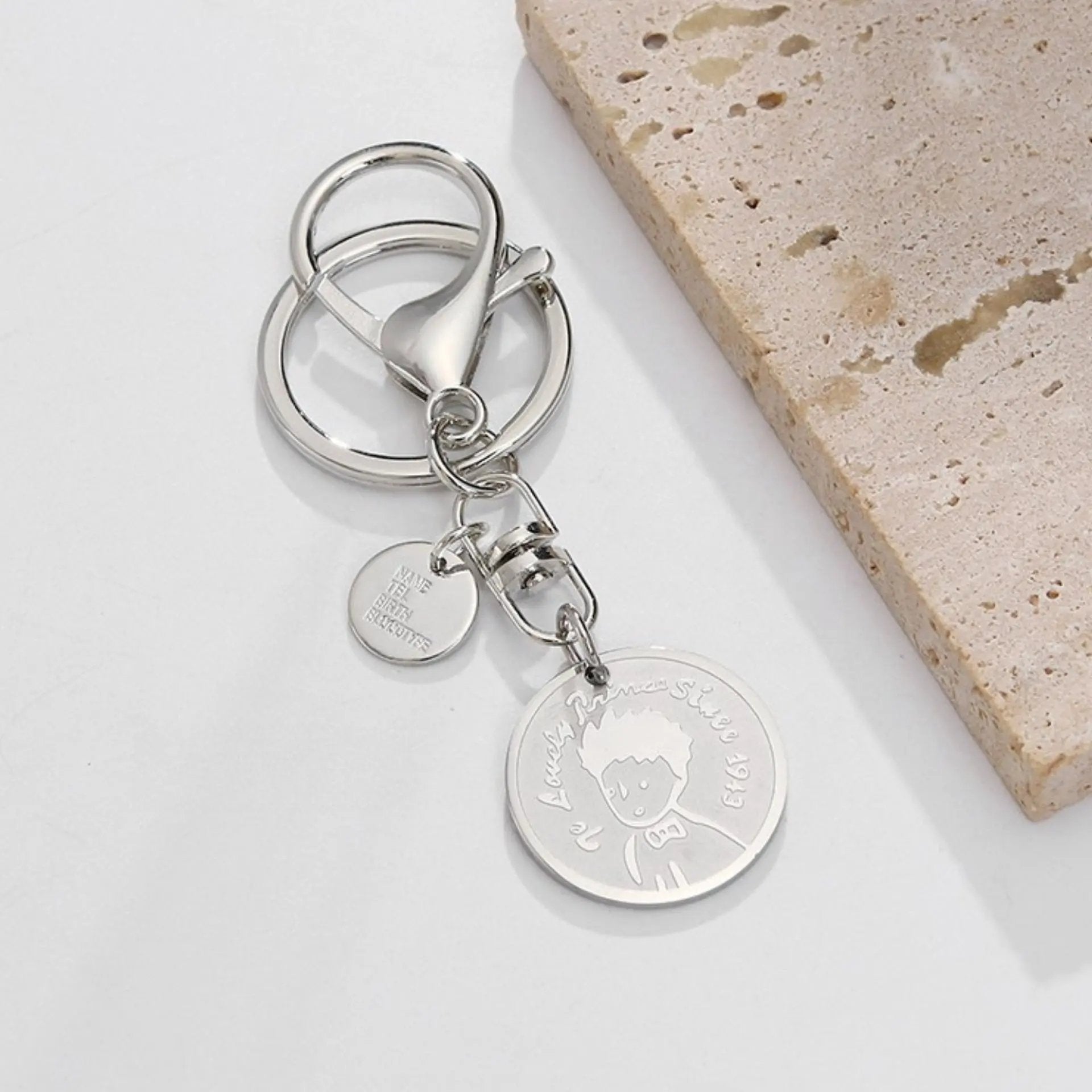 Handmade Prince & Princess Metal Keychain: A Romantic Touch for Your Keys