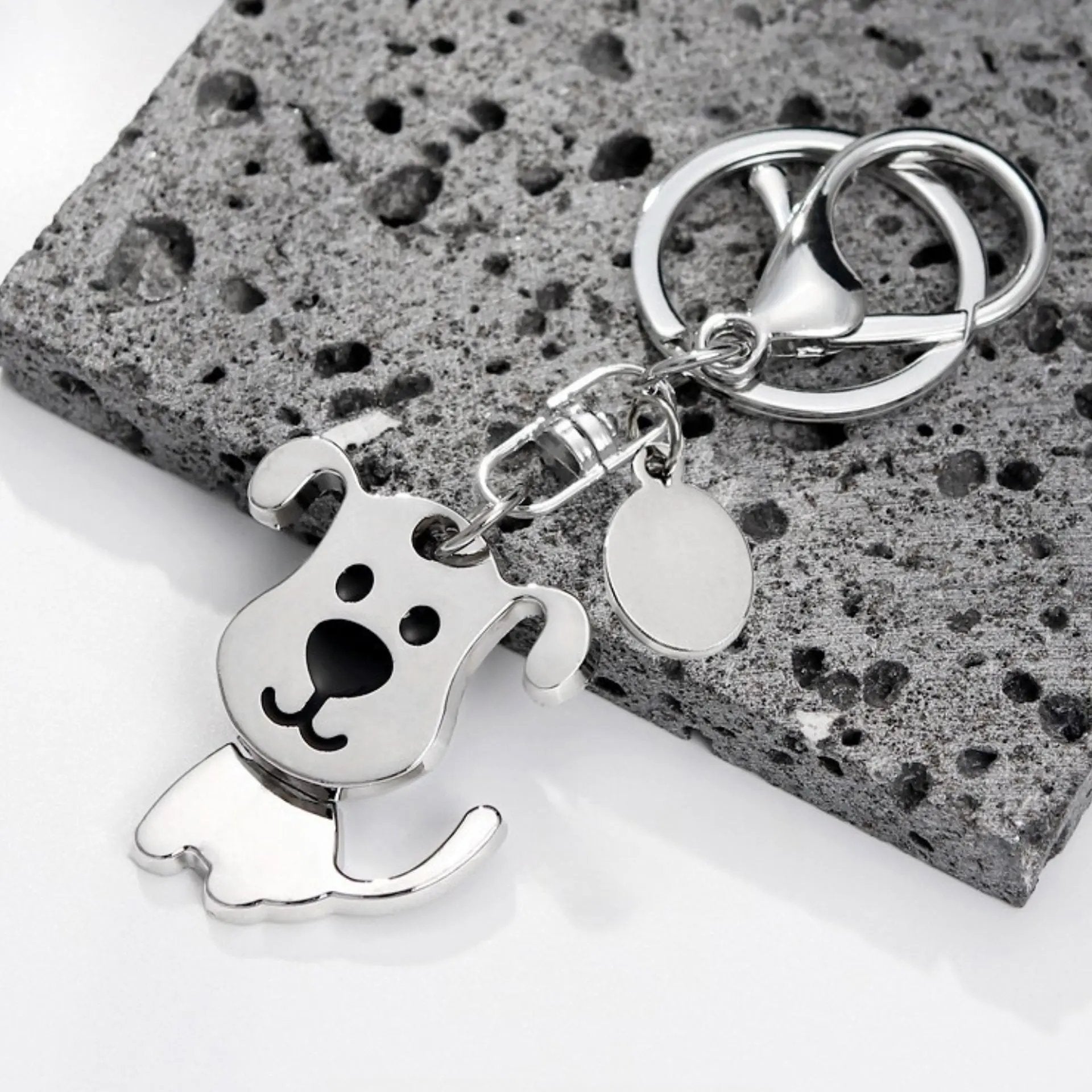 Handmade Retriever Dog Metal Keychain: Loyal Companion for Keys