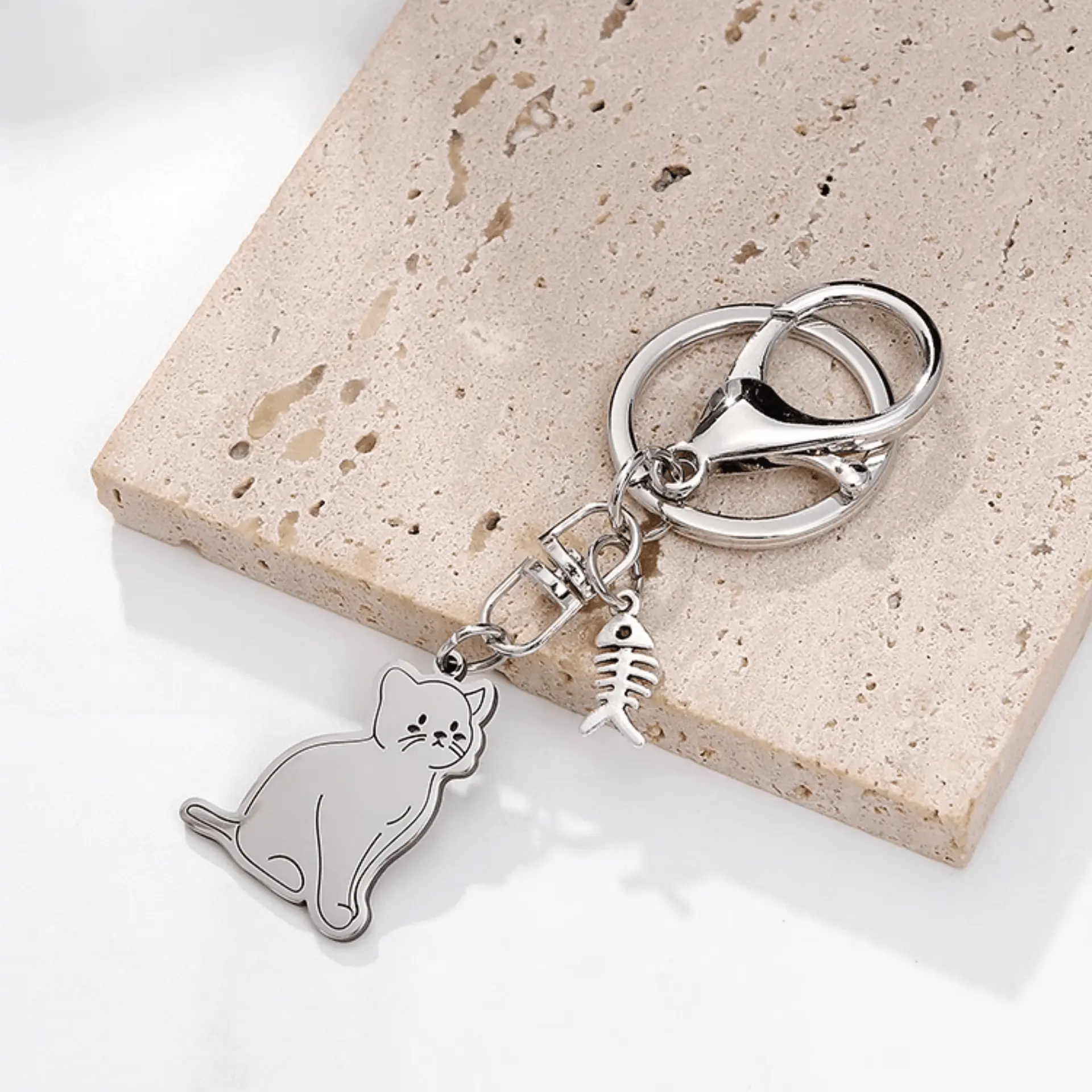 Handmade Stylish Cat Metal Keychain - Purr-fect Fashion Accessory!