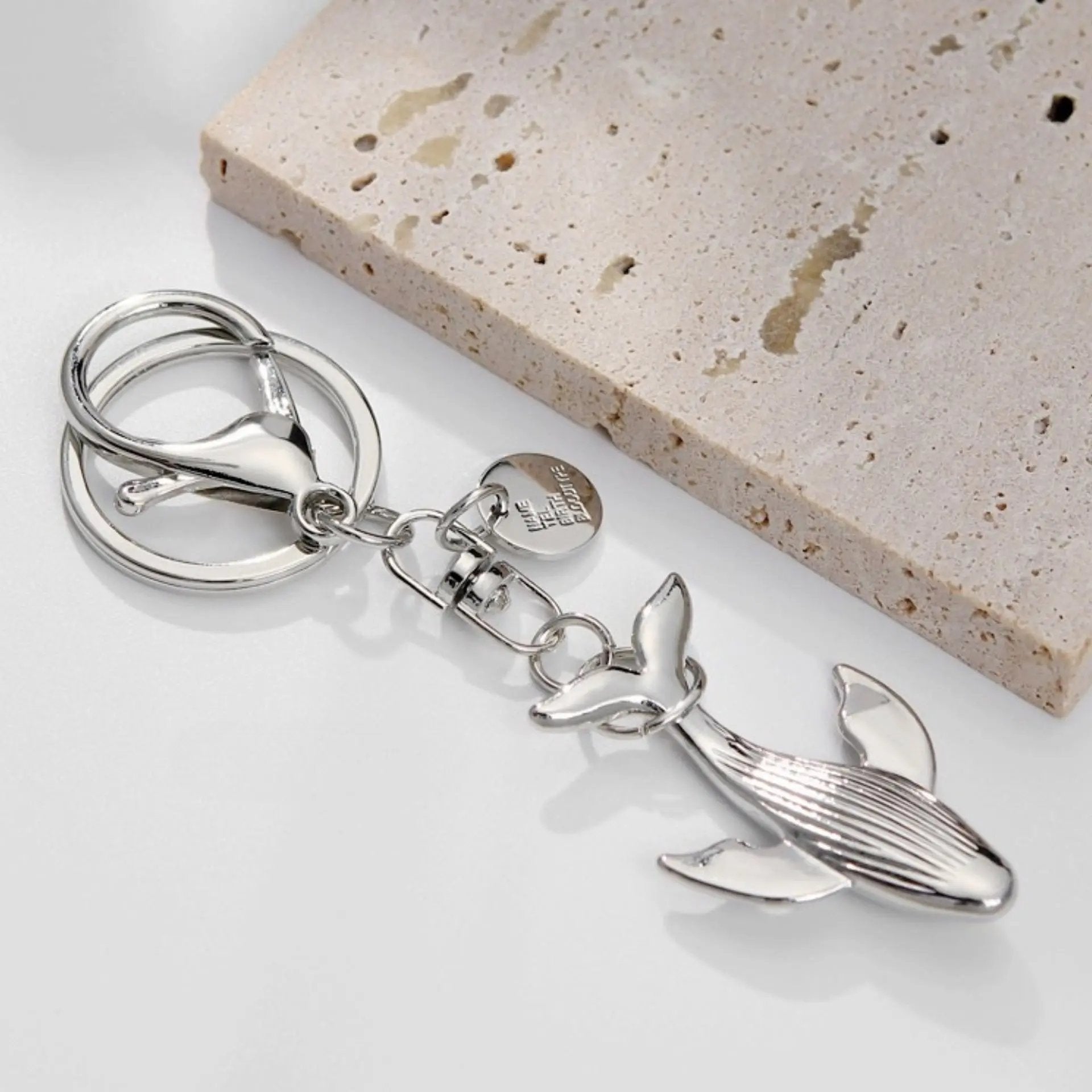 Handmade Whale Metal Keychain: Ocean-inspired Accessory for Adventurers