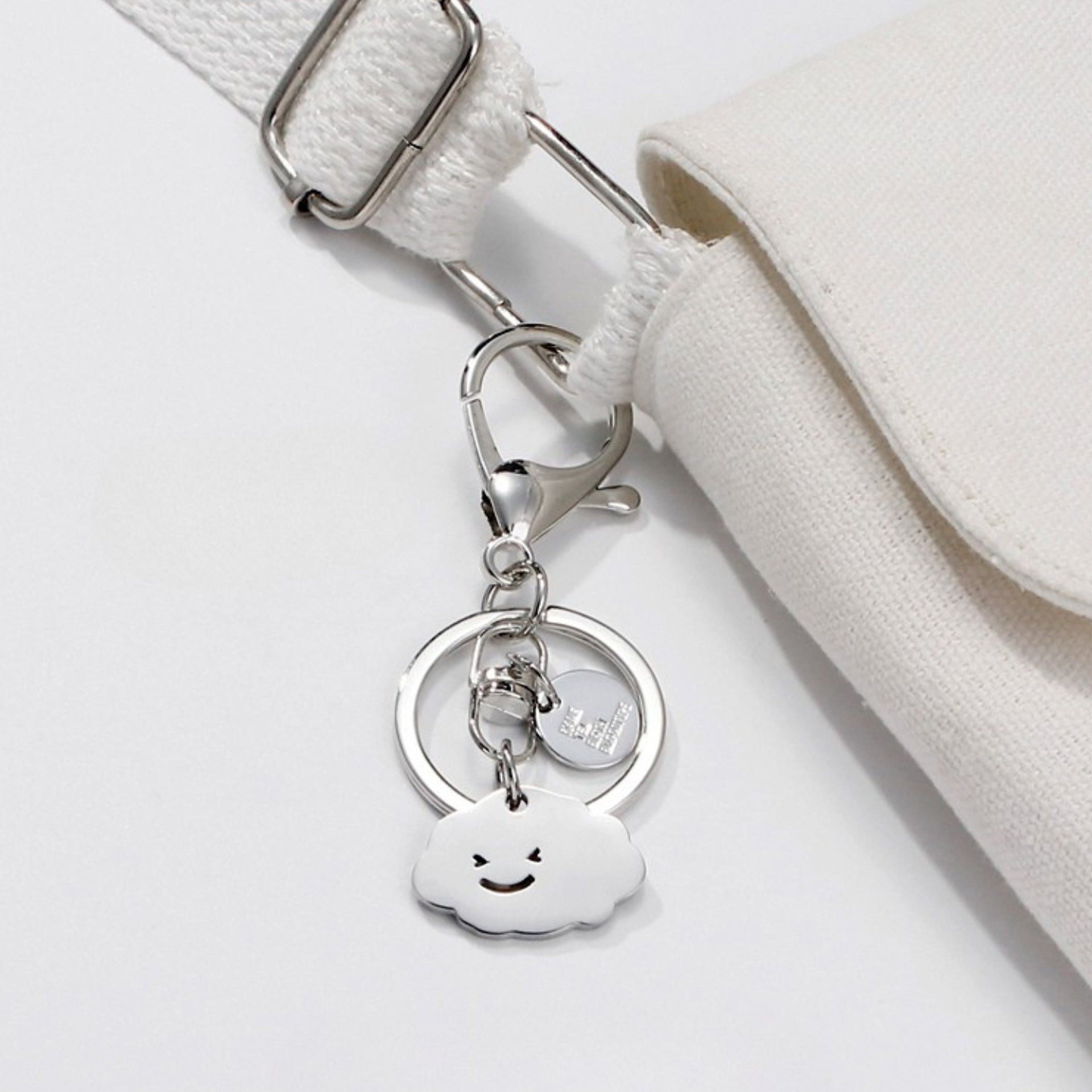 Dreamy Cloud Metal Keychain - Sky-inspired whimsical accessory