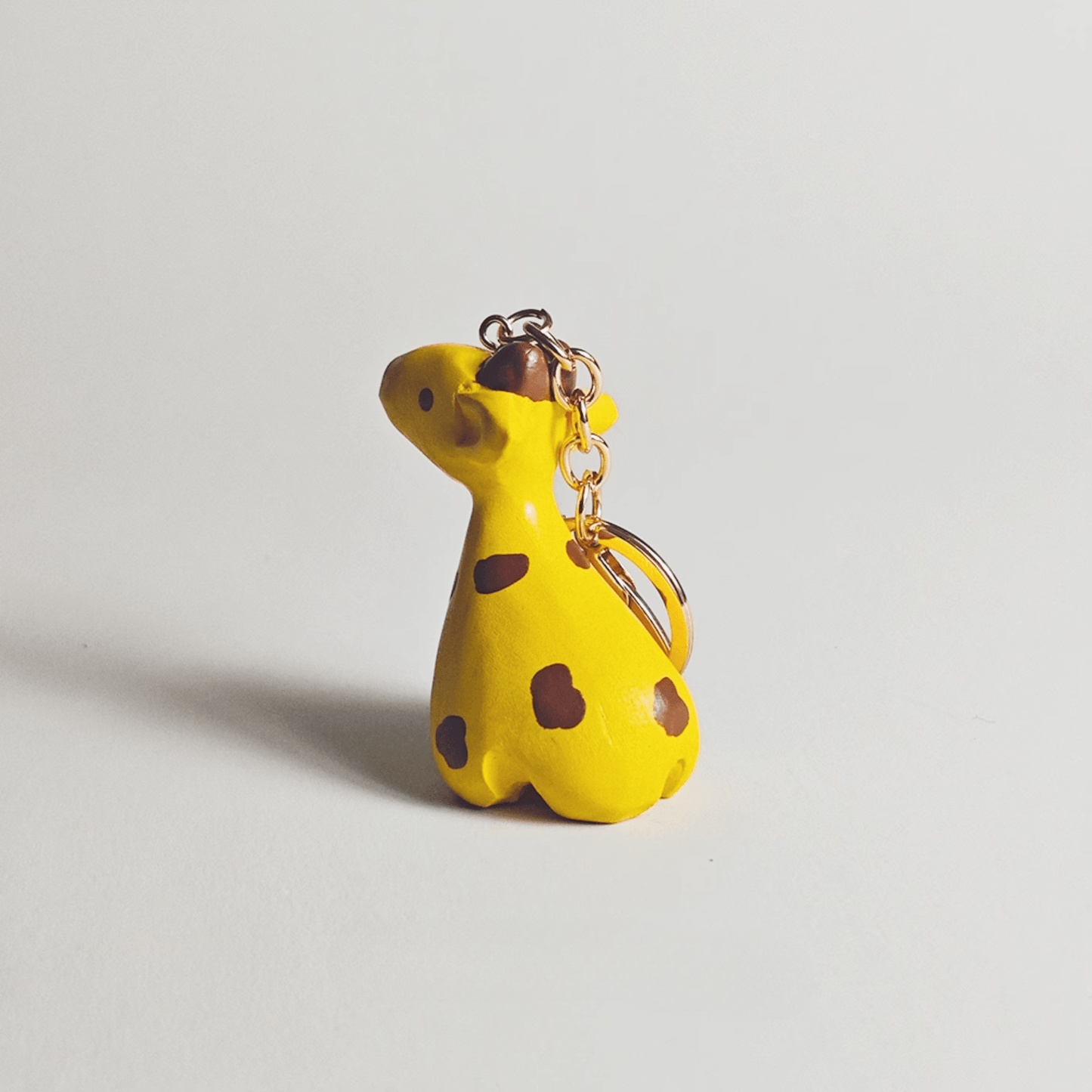 Giraffe Stretch Wood Keychain - Nature-inspired Design, Compact Size