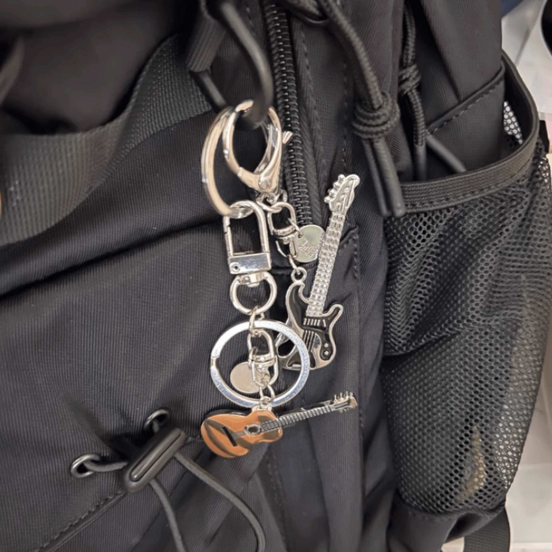 Music Lover's Guitar Metal Keychain - Durable & Stylish Accessory!