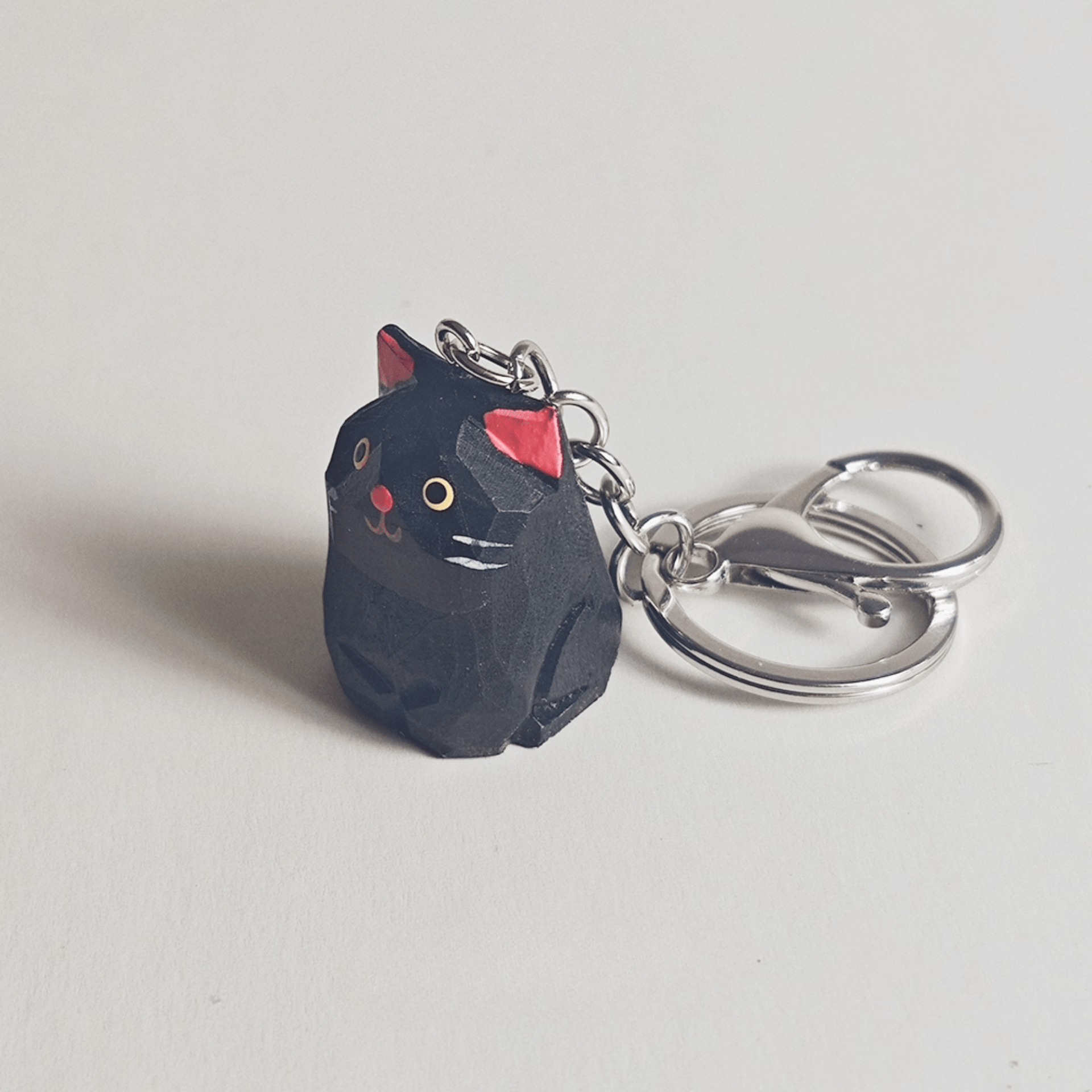 Handcrafted Black Kitty Keychain: Elegance & Nature Combined - REVEALME