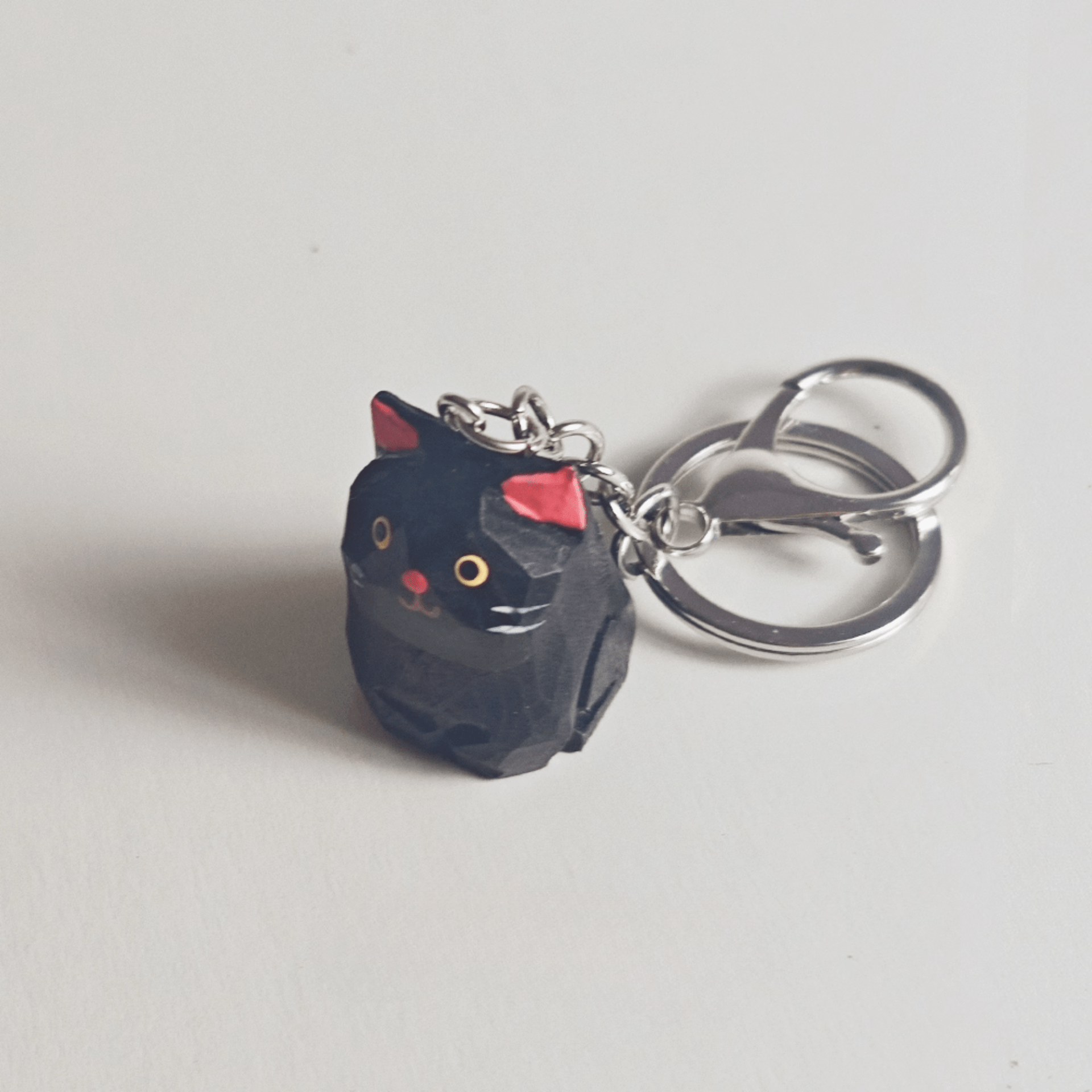 Handcrafted Black Kitty Keychain: Elegance & Nature Combined - REVEALME