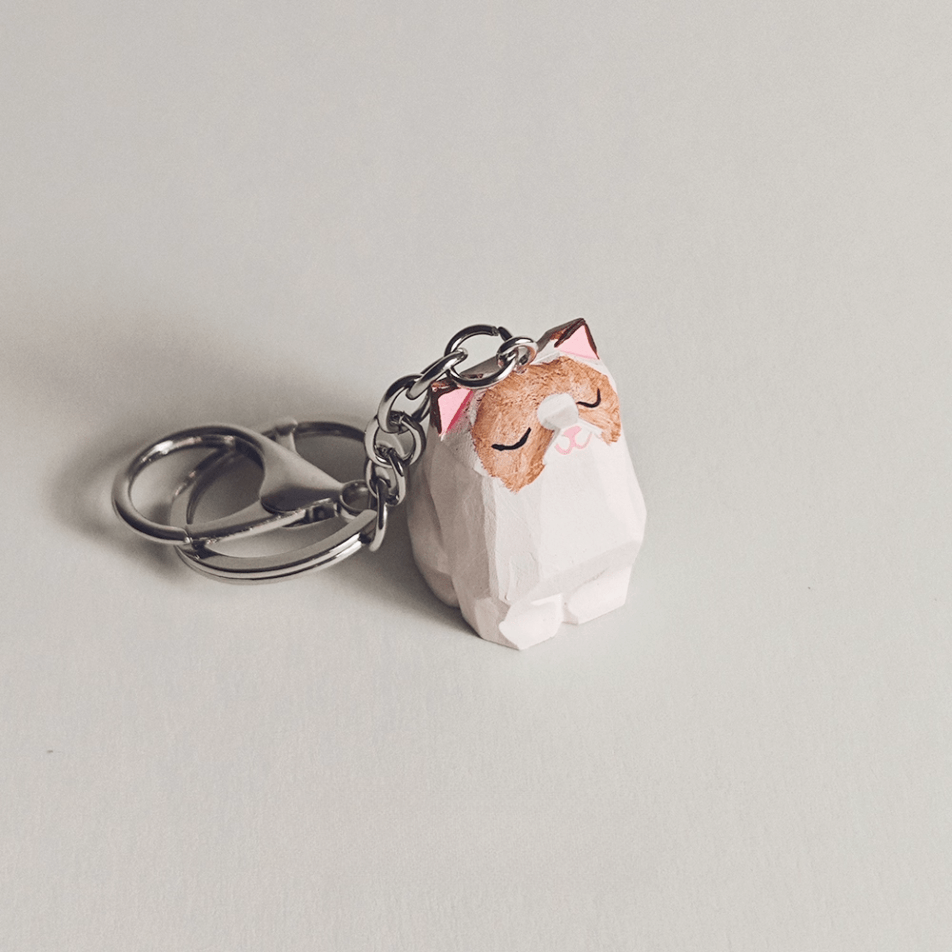 Ragdoll Cat Wooden Keychain - Handcrafted Eco-Friendly Design for Cat Lovers